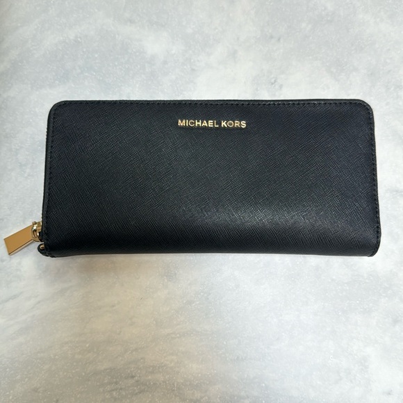 Michael Kors Saffiano Leather Large Continental Wallet - Picture 1 of 3